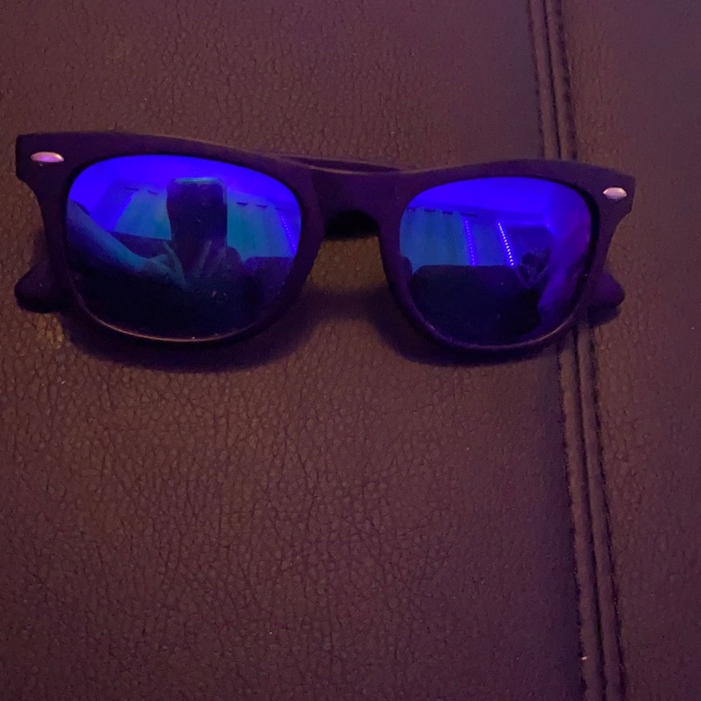 ❤️‍🔥❤️‍🔥 Black Sunglasses With Blue Chrome Lens